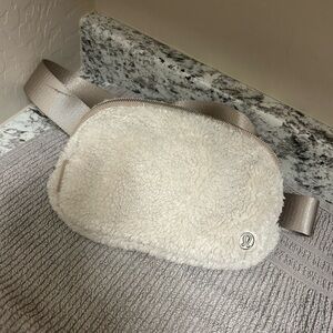 Lululemon Sherpa belt bag, Crossbody fanny pack good clean condition inside out